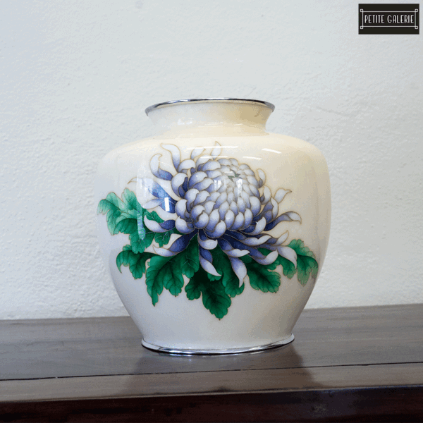 WHITE-VASE-1